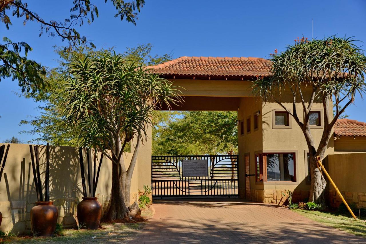 בריטס Kameeldrift Waterfront Estate & Resort מראה חיצוני תמונה
